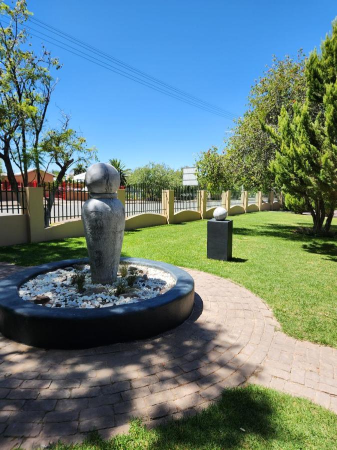 Garden Corner Guesthouse Beaufort West Extérieur photo